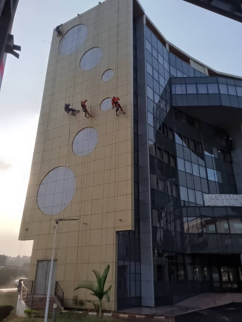 Lessivage-du-batiment-de-la-statistique-Yaounde-1.jpeg